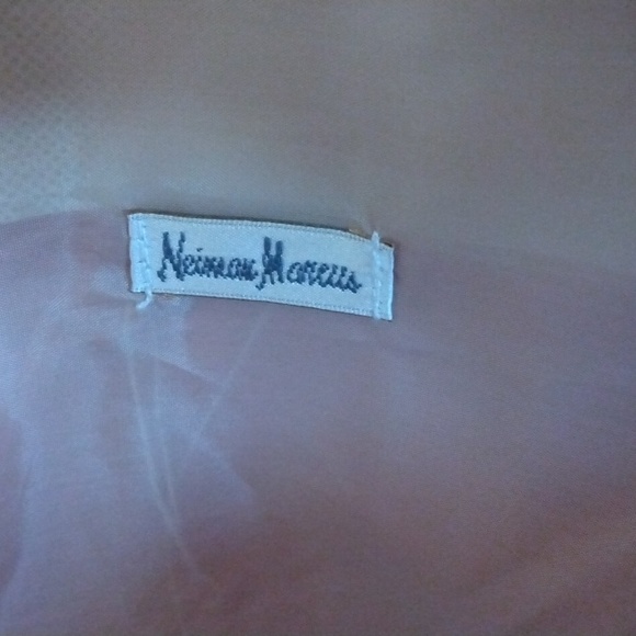 Neiman Marcus large women's leather tote bag. - Picture 3 of 3